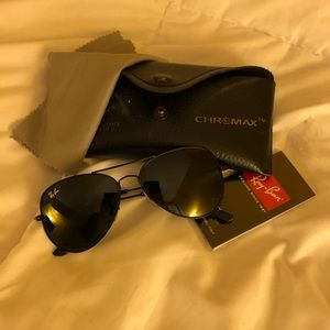 Women’s RayBan Aviators in Black
